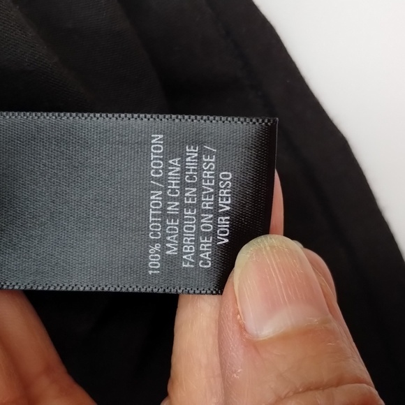 TAHARI black with silver metallic print size small fitted short sleeve tee vneck - Picture 7 of 8